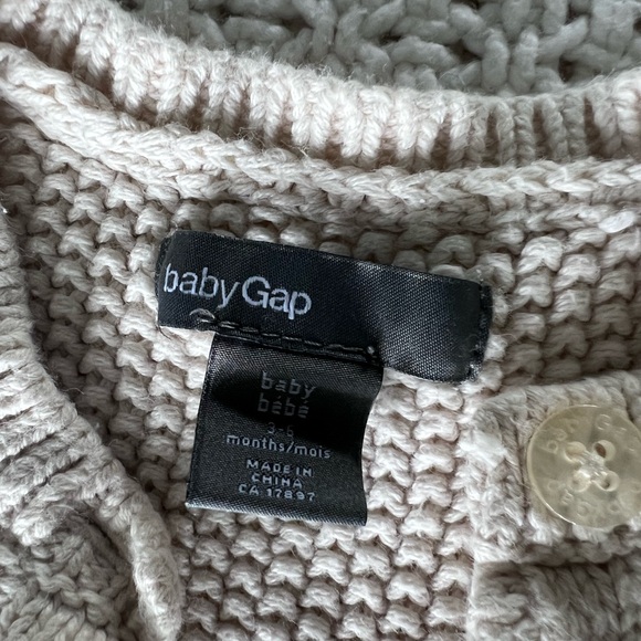 Baby gap 3-6 month cream knit cardigan - Picture 2 of 3